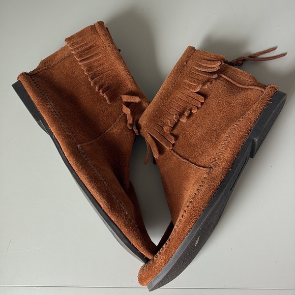 Minnetonka Back Zip Ankle Booties Size 8 - Picture 7 of 9